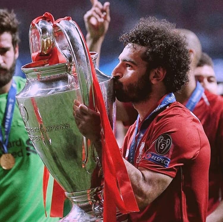 إنجاز عربي فريد ينتظر  محمد صلاح في السوبر الأوروبي.. غدًا