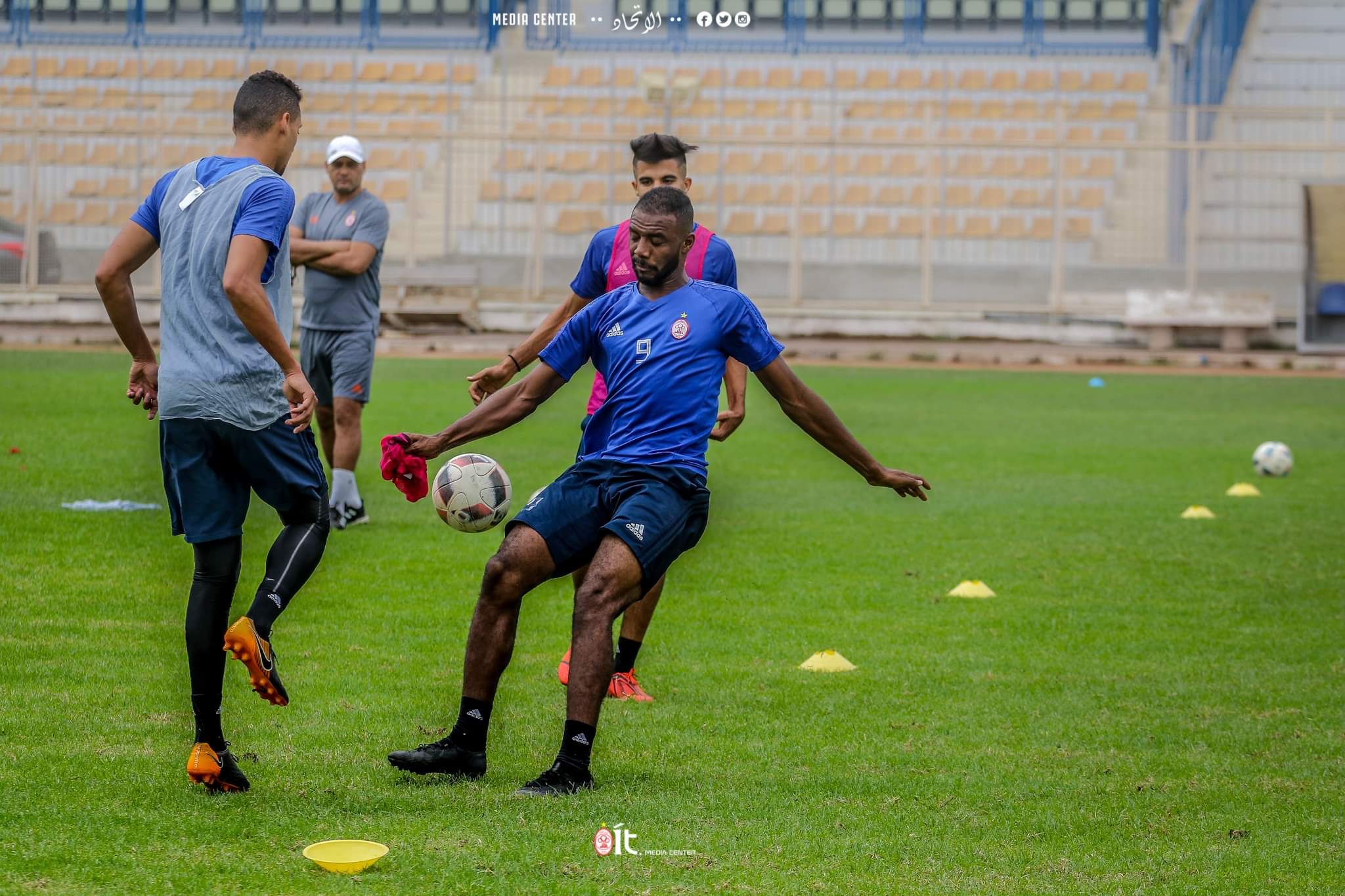 بالصور | لاعبو الاتحاد يواصلون تدريباتهم بمعسكر تونس استعدادًا لإياب الكونفيدرالية