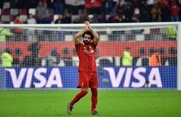 محمد صلاح يسعد زبائن محطة وقود في ليفربول 