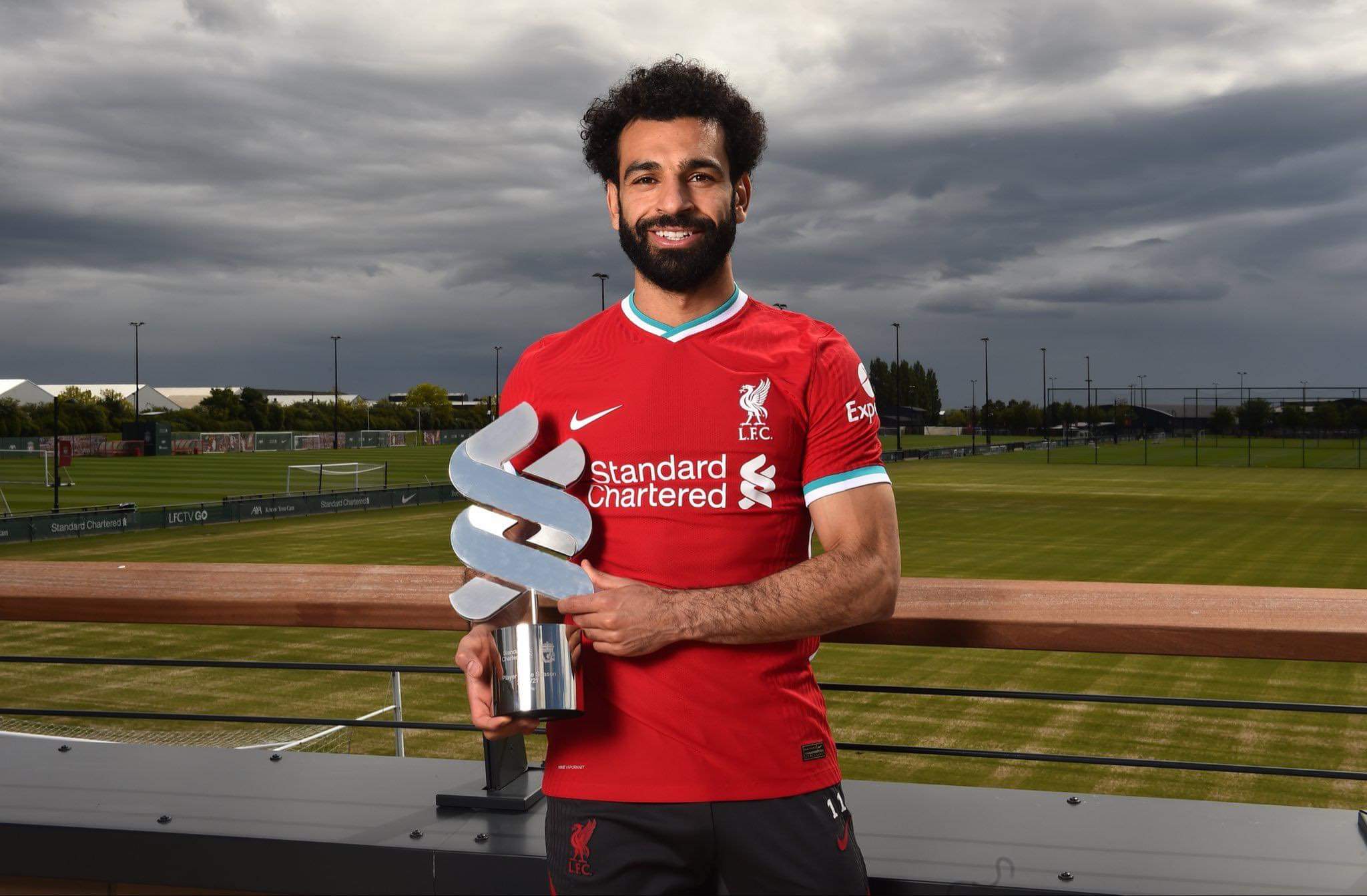 نادي ليفربول يُتوّج محمد صلاح بجائزة أفضل لاعب في الموسم