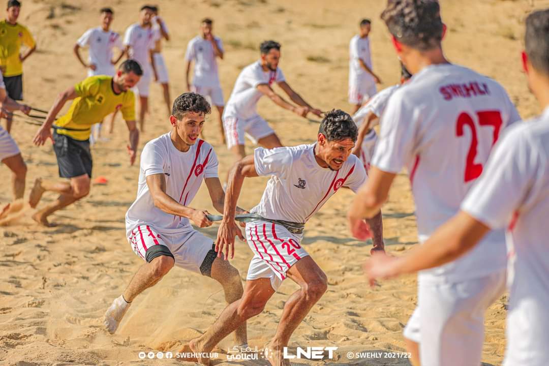 حصة تدريبية قوية على شواطئ مصراتة للسويحلي تحضيرًا للدوري الليبي